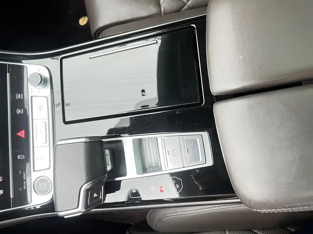 Audi A8 2021 из CN, фото 8