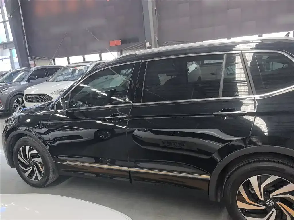 Volkswagen Tiguan L 2024 из CN, фото 5