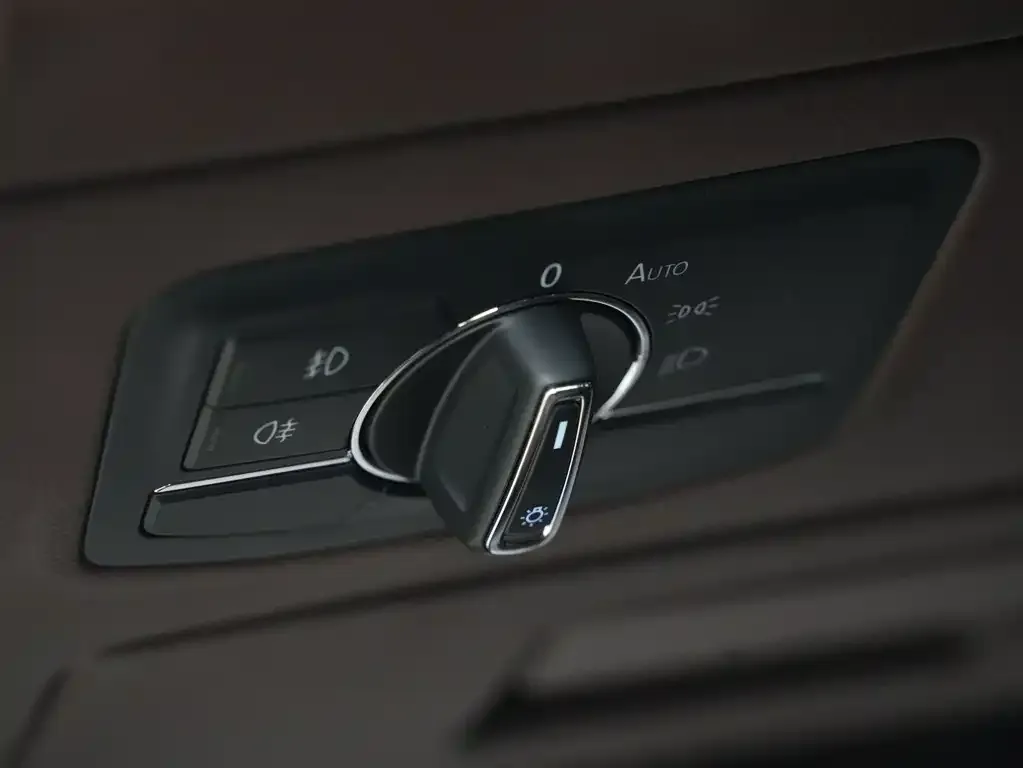 Volkswagen Phideon 2022 из CN, фото 8