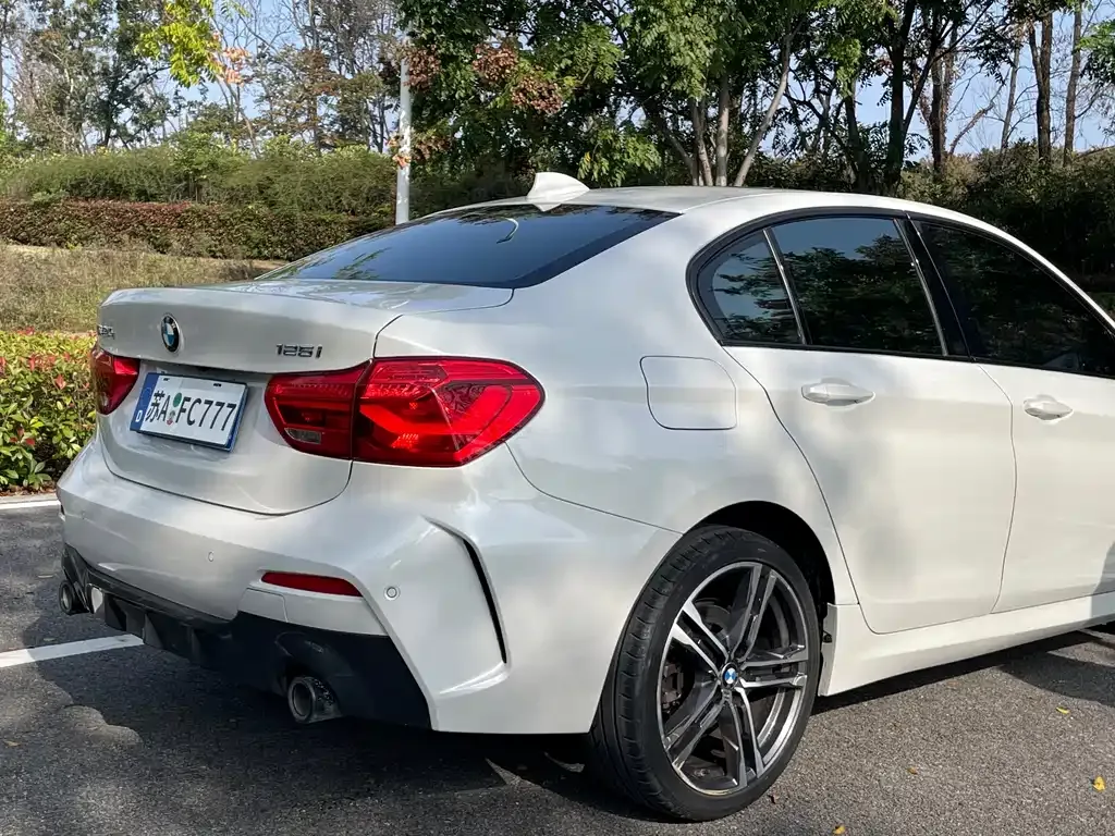 BMW 1 Series 2021 из CN, фото 9
