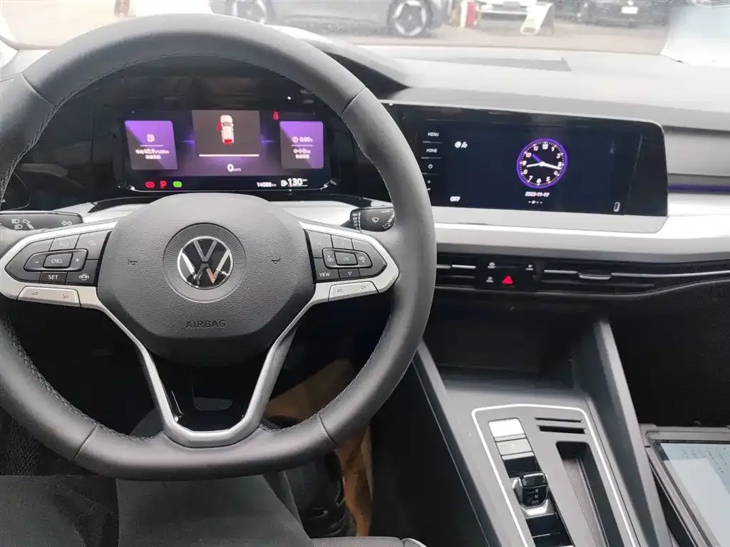 Volkswagen Golf 2023 из CN, фото 10