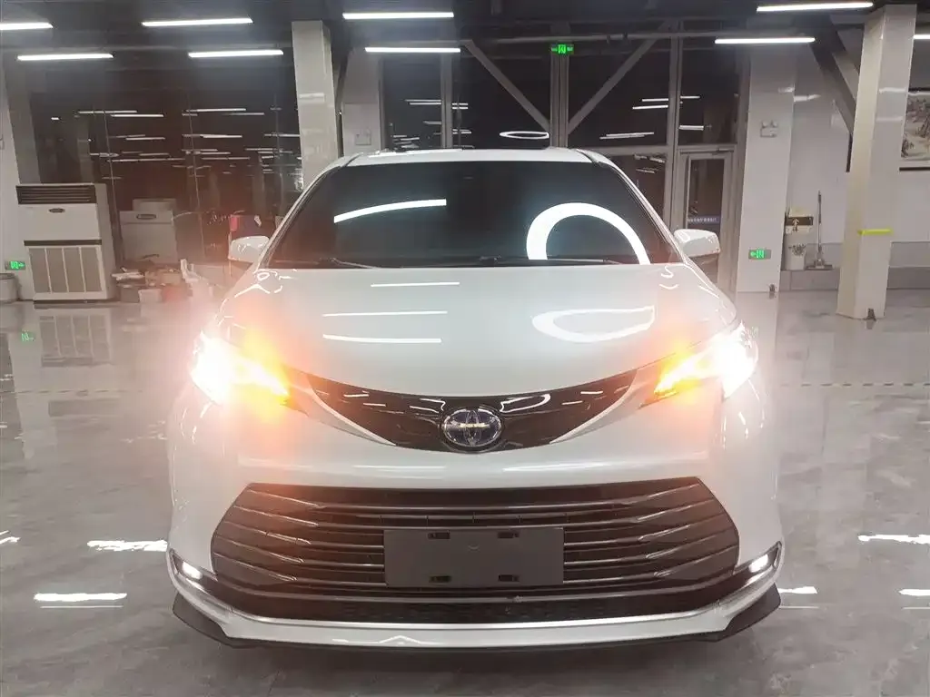 Toyota Sienna 2022 из CN, фото 3