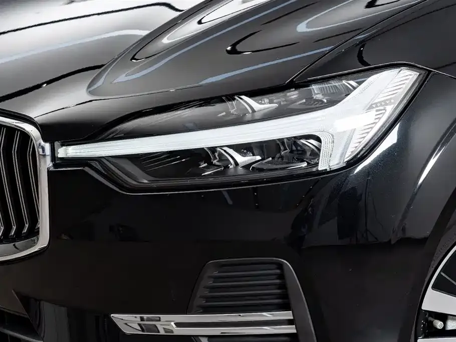 Volvo XC60 2022 из CN, фото 4