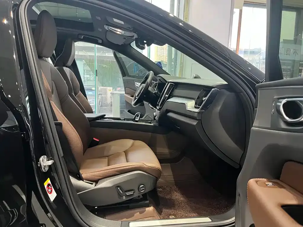 Volvo XC60 2025 из CN, фото 7