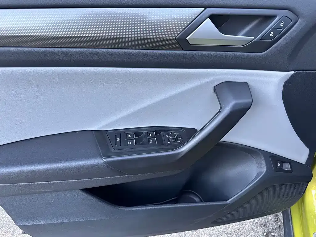 Volkswagen T-Roc 2023 из CN, фото 7