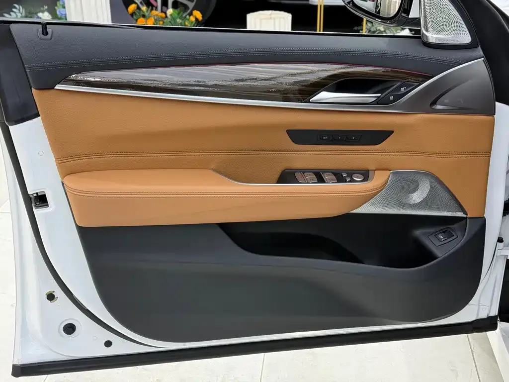 BMW 6 Series GT 2023 из CN, фото 9