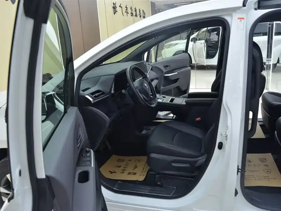 Toyota Granvia 2025 из CN, фото 4