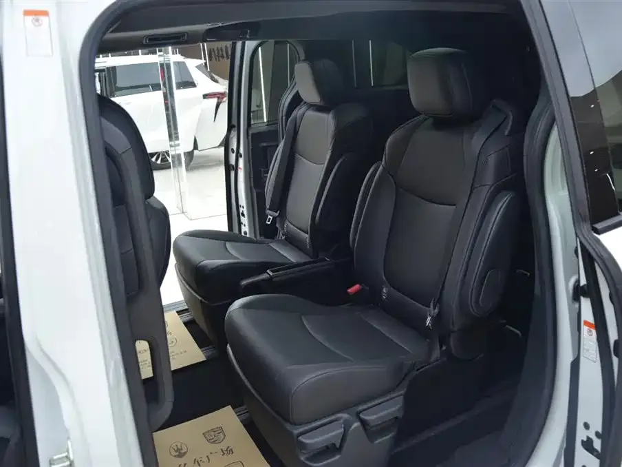 Toyota Granvia 2025 из CN, фото 5