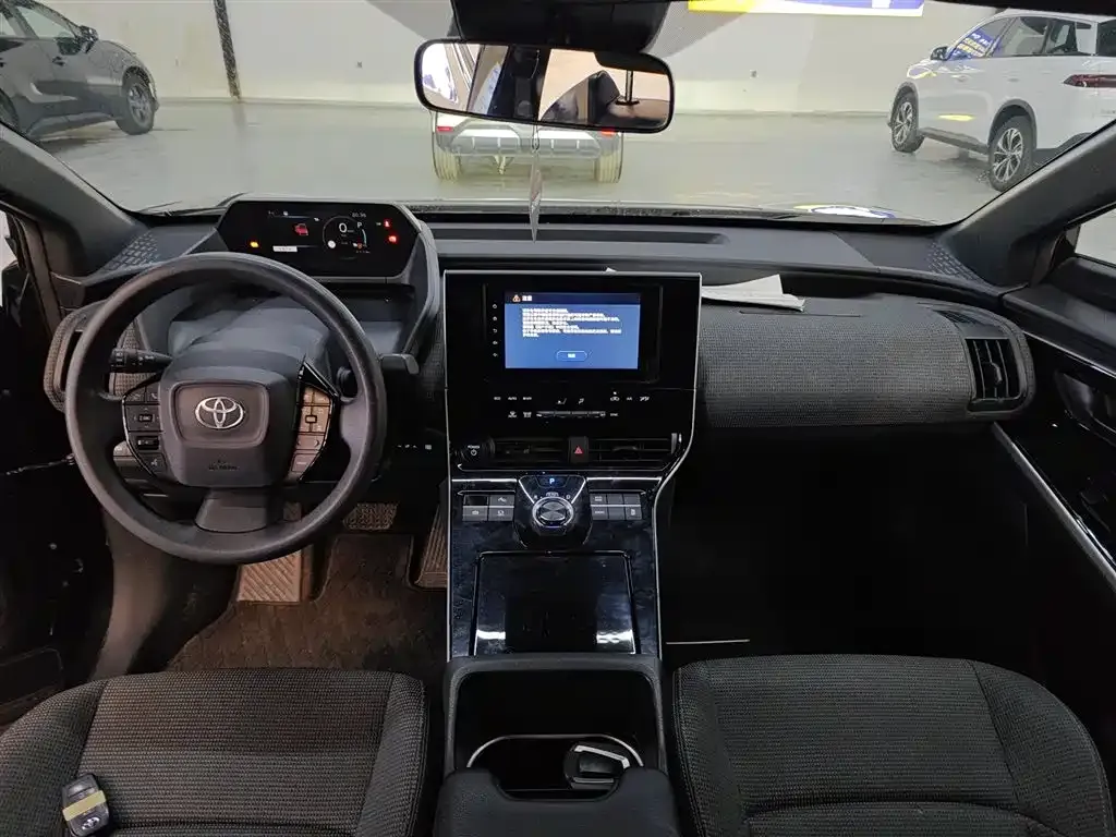 Toyota bZ4X 2023 из CN, фото 10