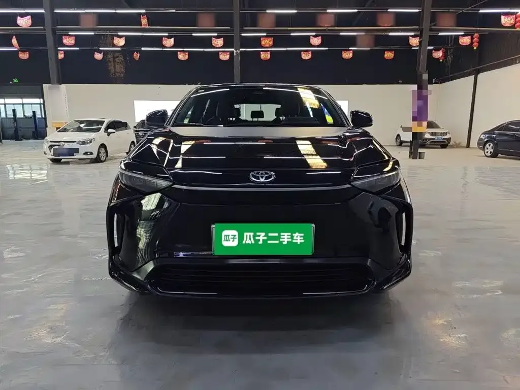 Toyota bZ4X 2023 из CN, фото 3