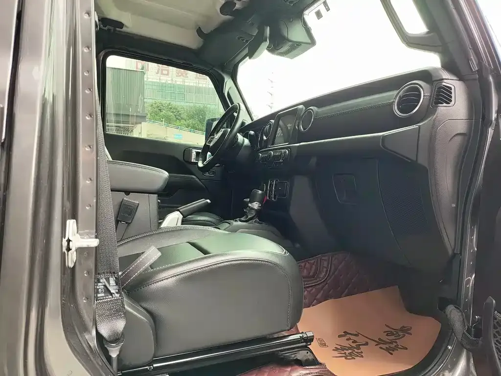 Jeep Wrangler PHEV 2023 из CN, фото 8