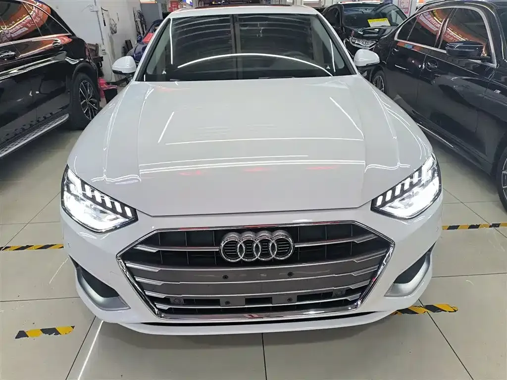Audi A4L 2022 из CN, фото 3