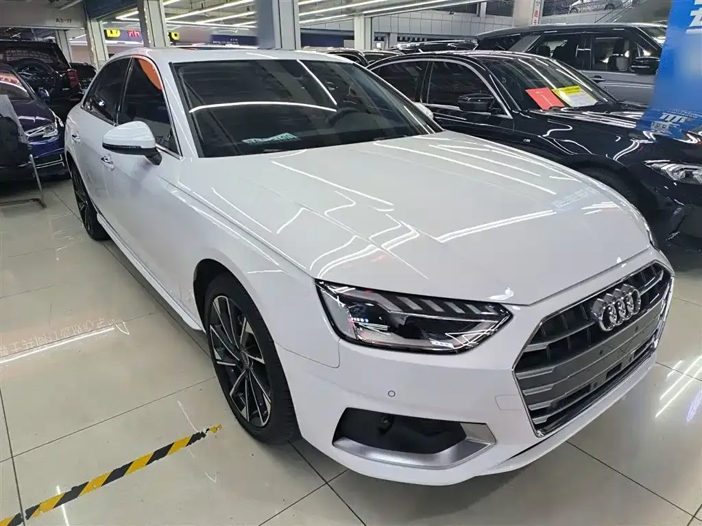 Audi A4L 2022 из CN, фото 4
