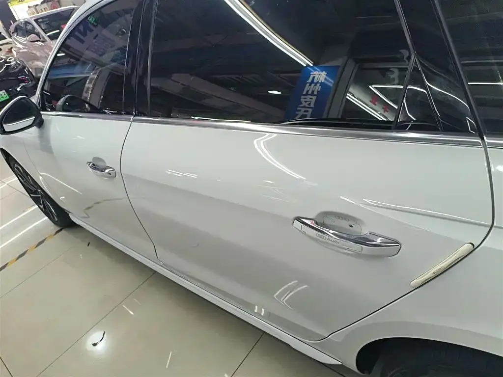 Audi A4L 2022 из CN, фото 5