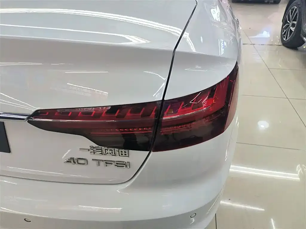 Audi A4L 2022 из CN, фото 8