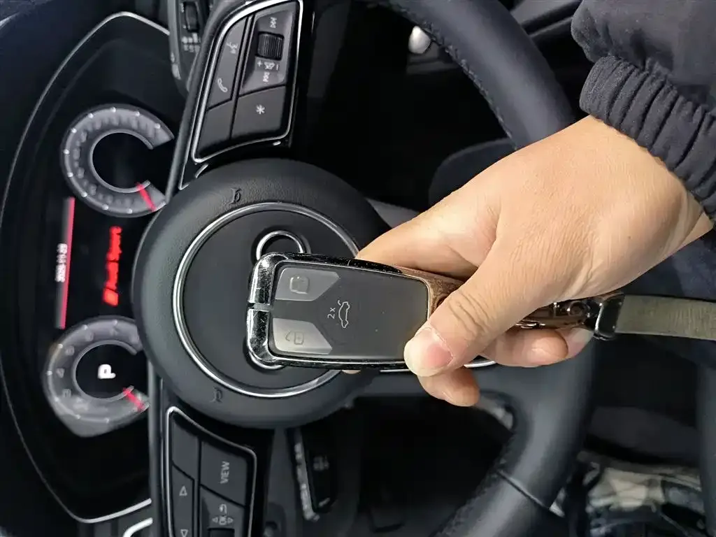 Audi A4L 2022 из CN, фото 9