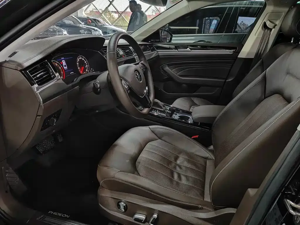 Volkswagen Phideon 2022 из CN, фото 7