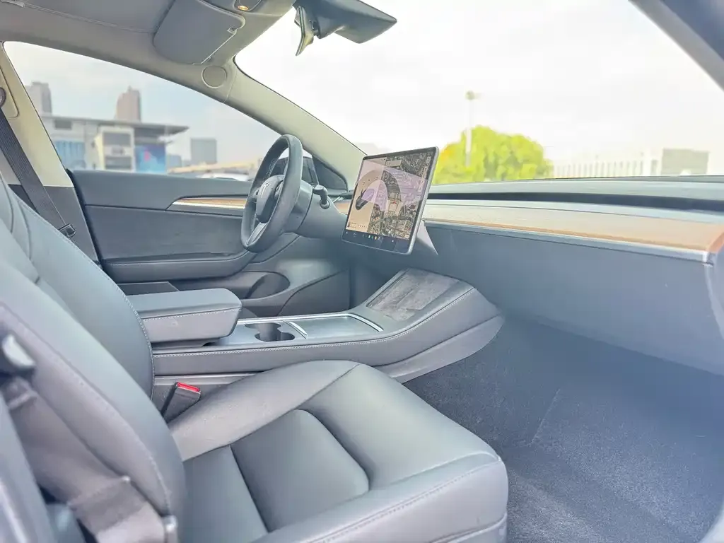 Tesla Model 3 — фото 4