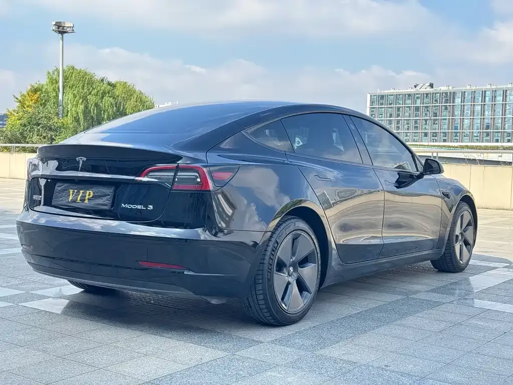 Tesla Model 3 — фото 6