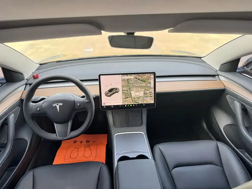 Tesla Model 3 — фото 8