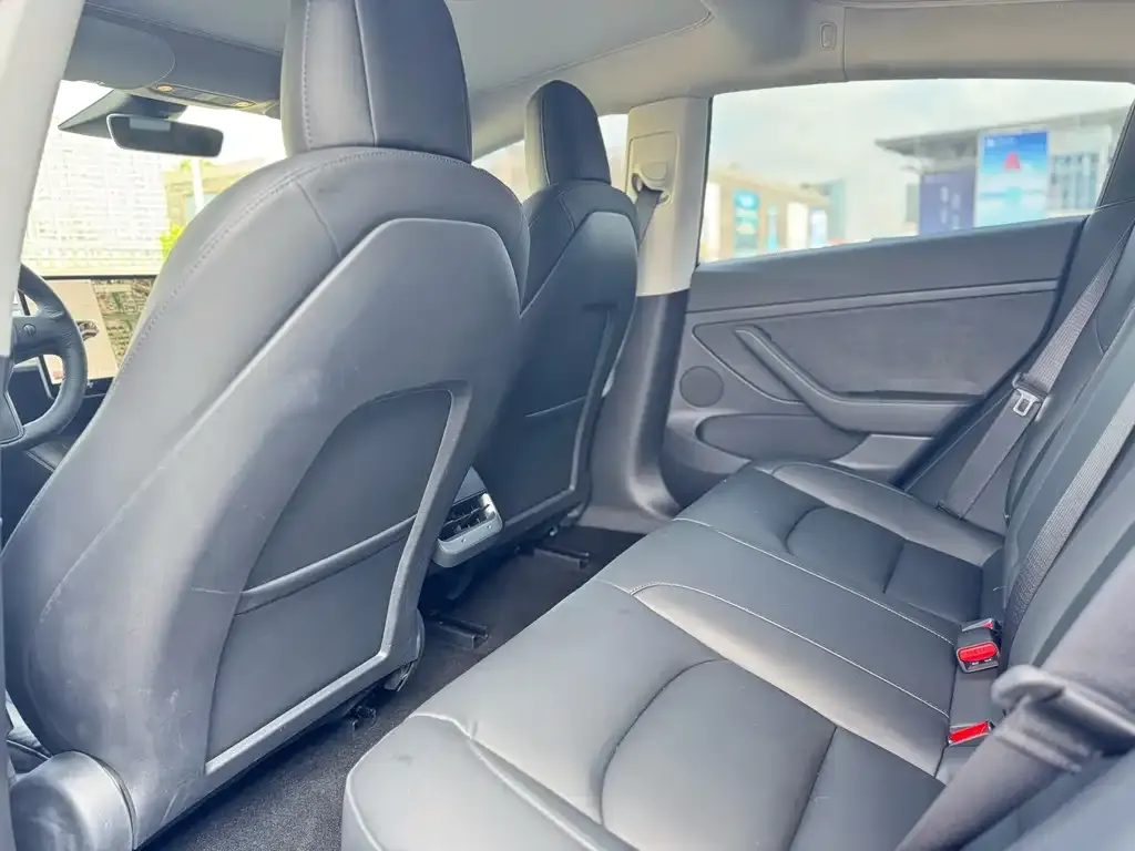 Tesla Model 3 — фото 9