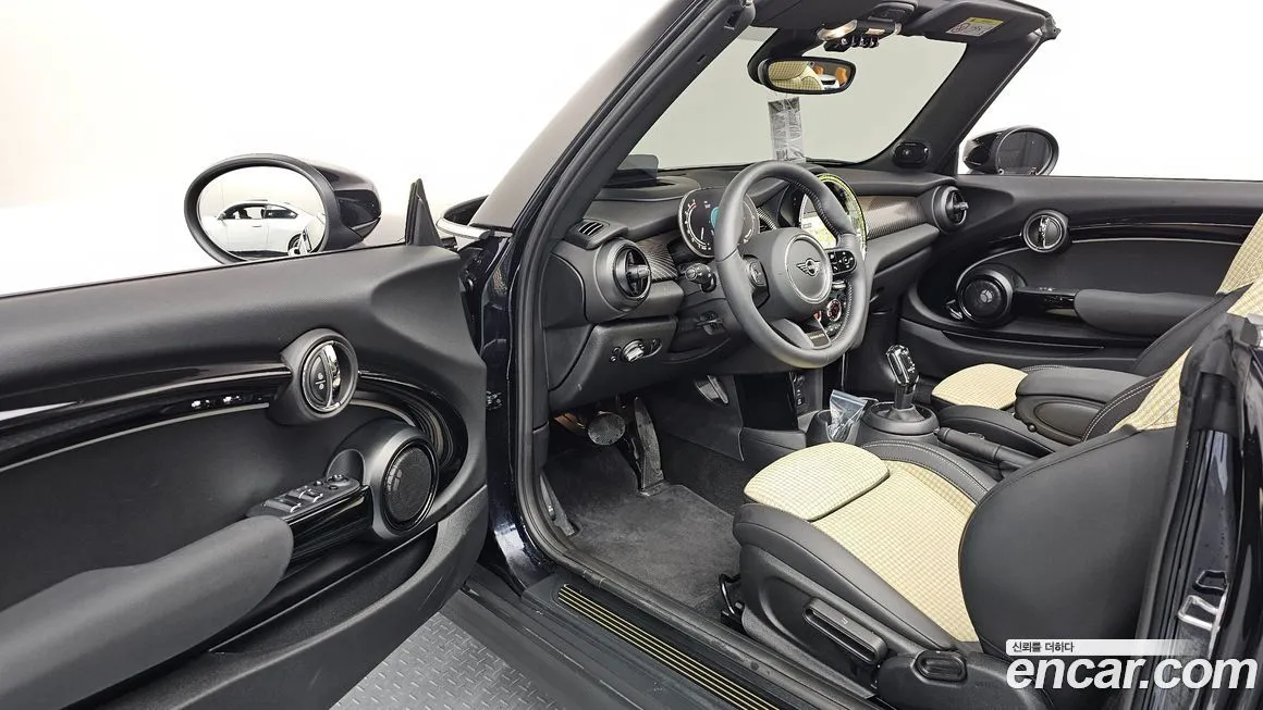 Mini Cooper Convertible 2024 из KR, фото 10
