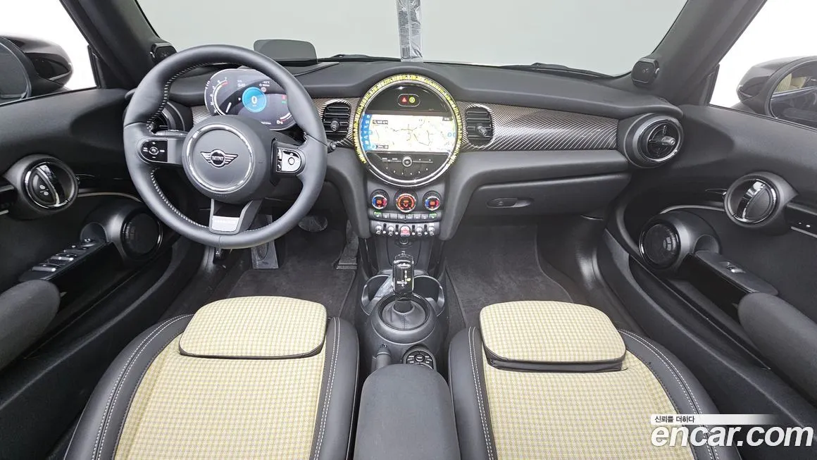 Mini Cooper Convertible 2024 из KR, фото 7
