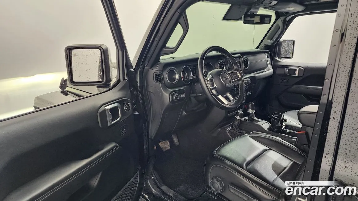 Jeep Wrangler — фото 10