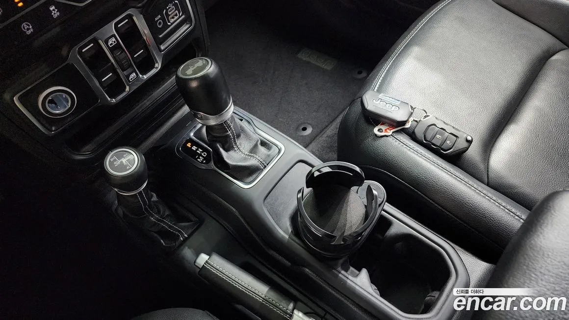 Jeep Wrangler — фото 9