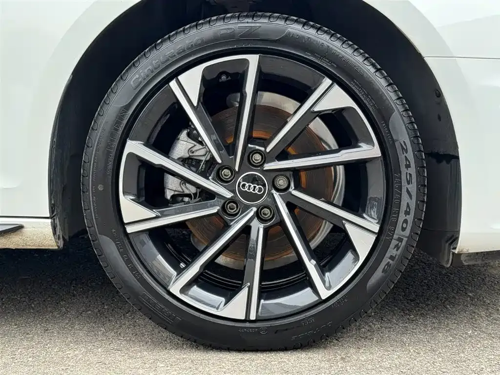 Audi A4L 2023 из CN, фото 3