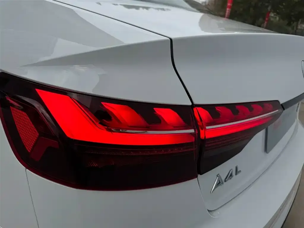 Audi A4L 2023 из CN, фото 4