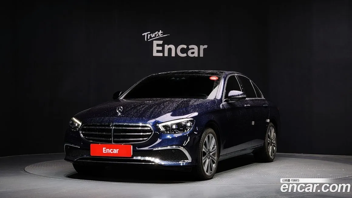 Mercedes-Benz E-Class — фото 1