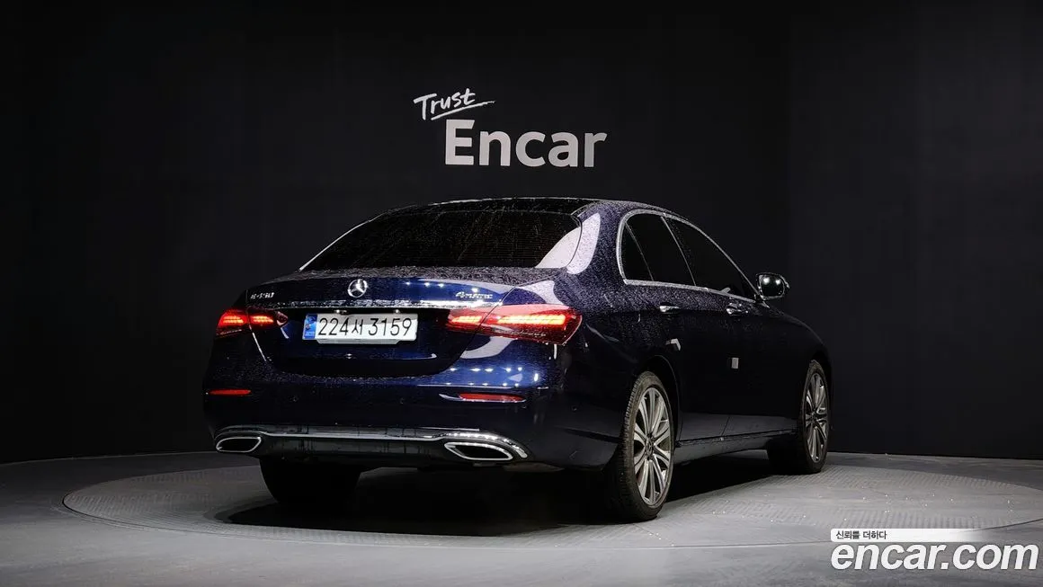 Mercedes-Benz E-Class — фото 2