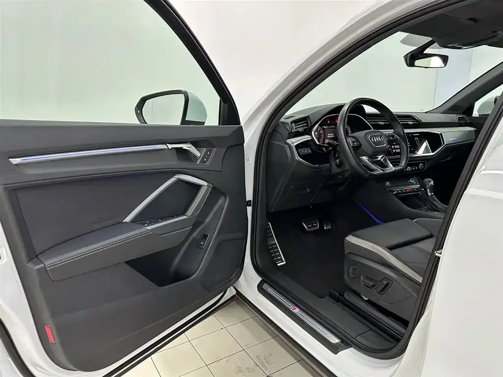Audi Q3 2024 из CN, фото 6
