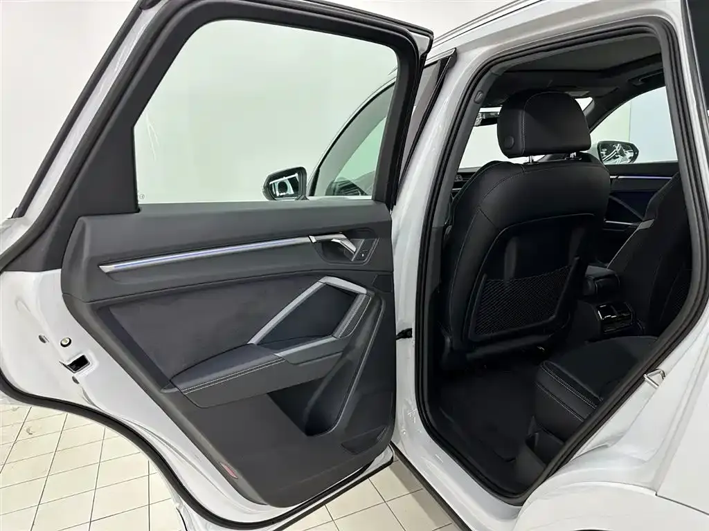 Audi Q3 2024 из CN, фото 8