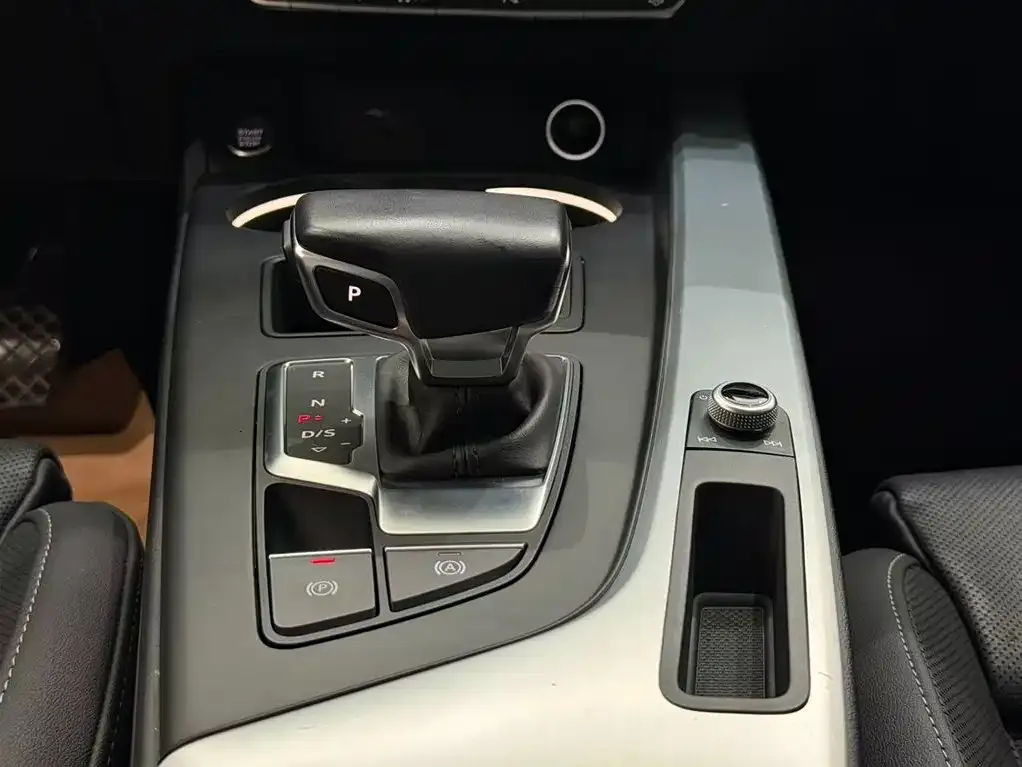 Audi A4L 2021 из CN, фото 10