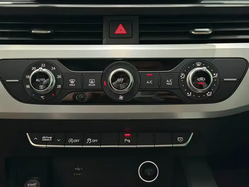 Audi A4L 2021 из CN, фото 9