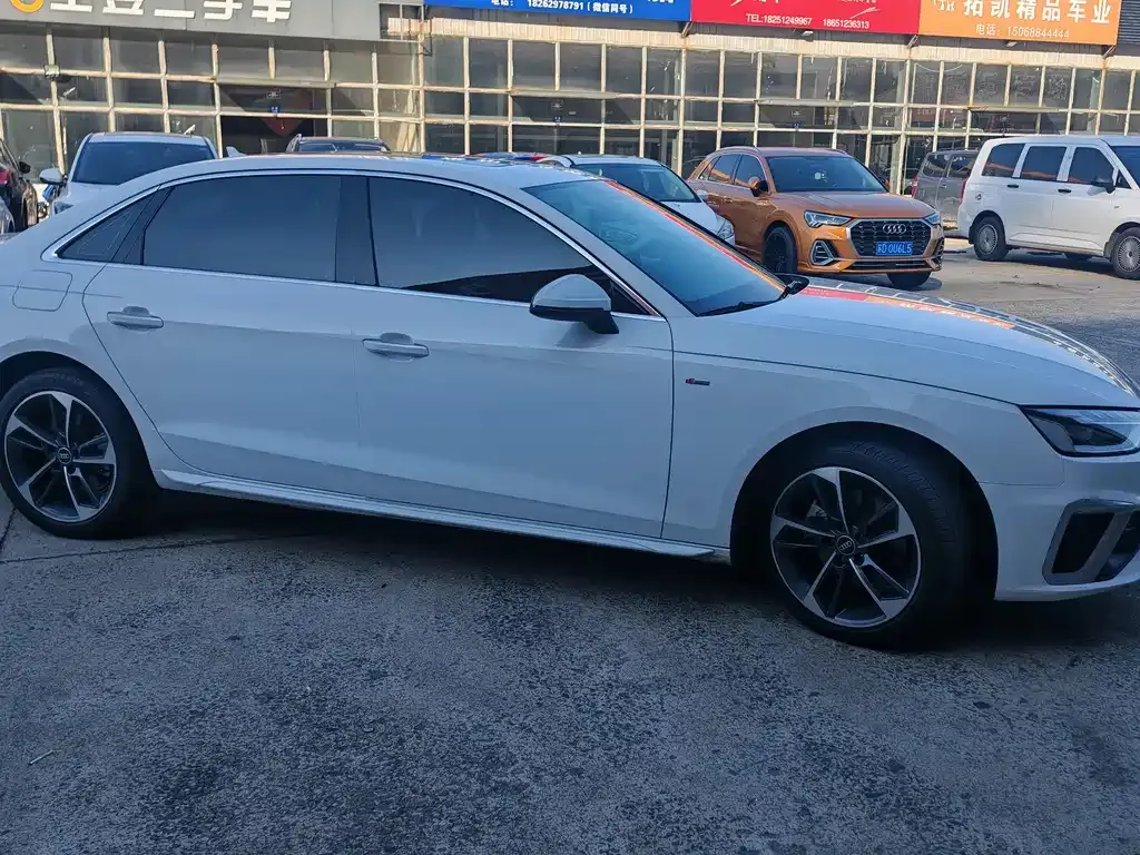 Audi A4L 2023 из CN, фото 3