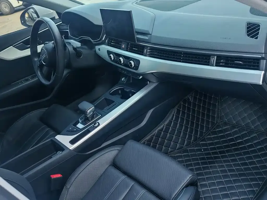 Audi A4L 2023 из CN, фото 4