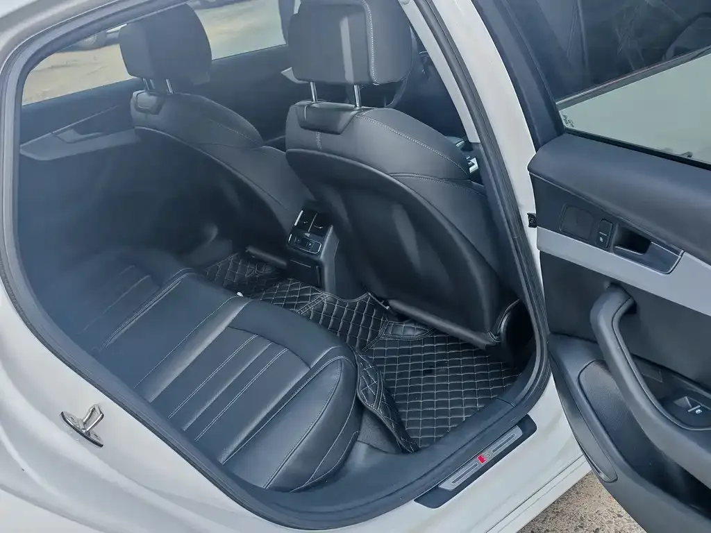 Audi A4L 2023 из CN, фото 5