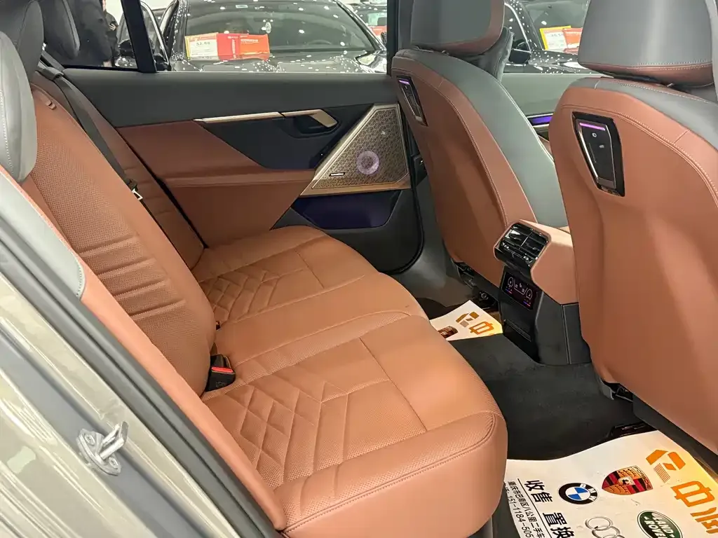 BMW 5 Series 2024 из CN, фото 10