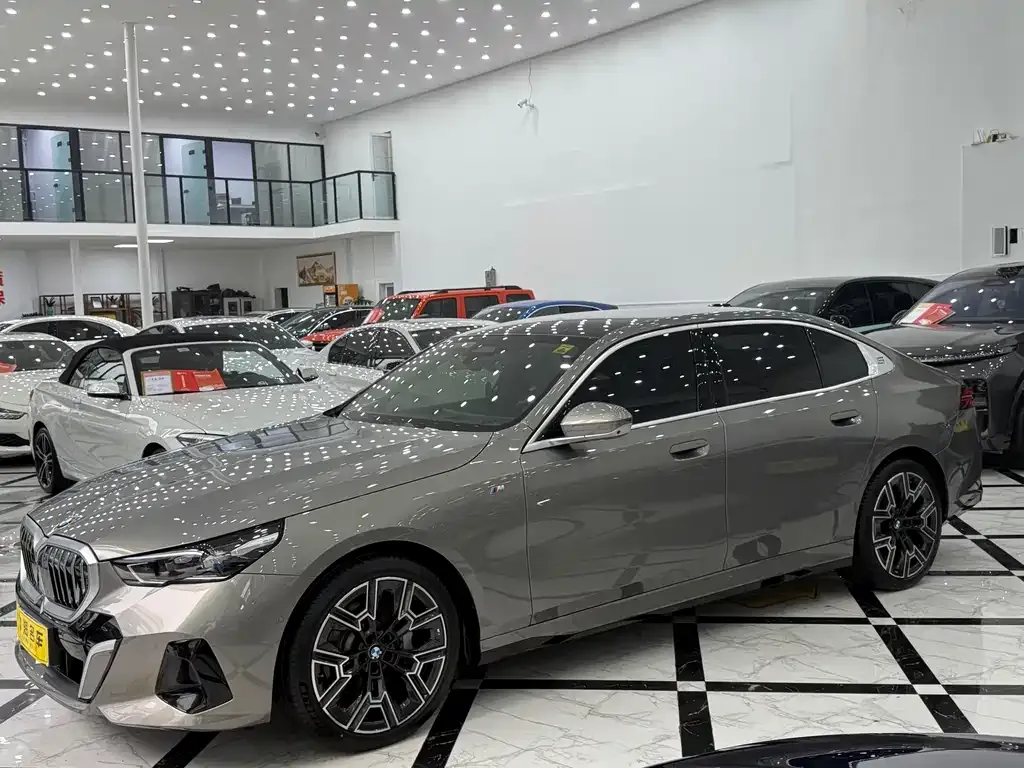 BMW 5 Series 2024 из CN, фото 2