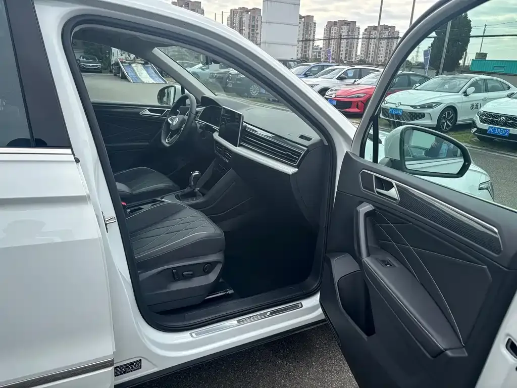 Volkswagen Tiguan L 2024 из CN, фото 5