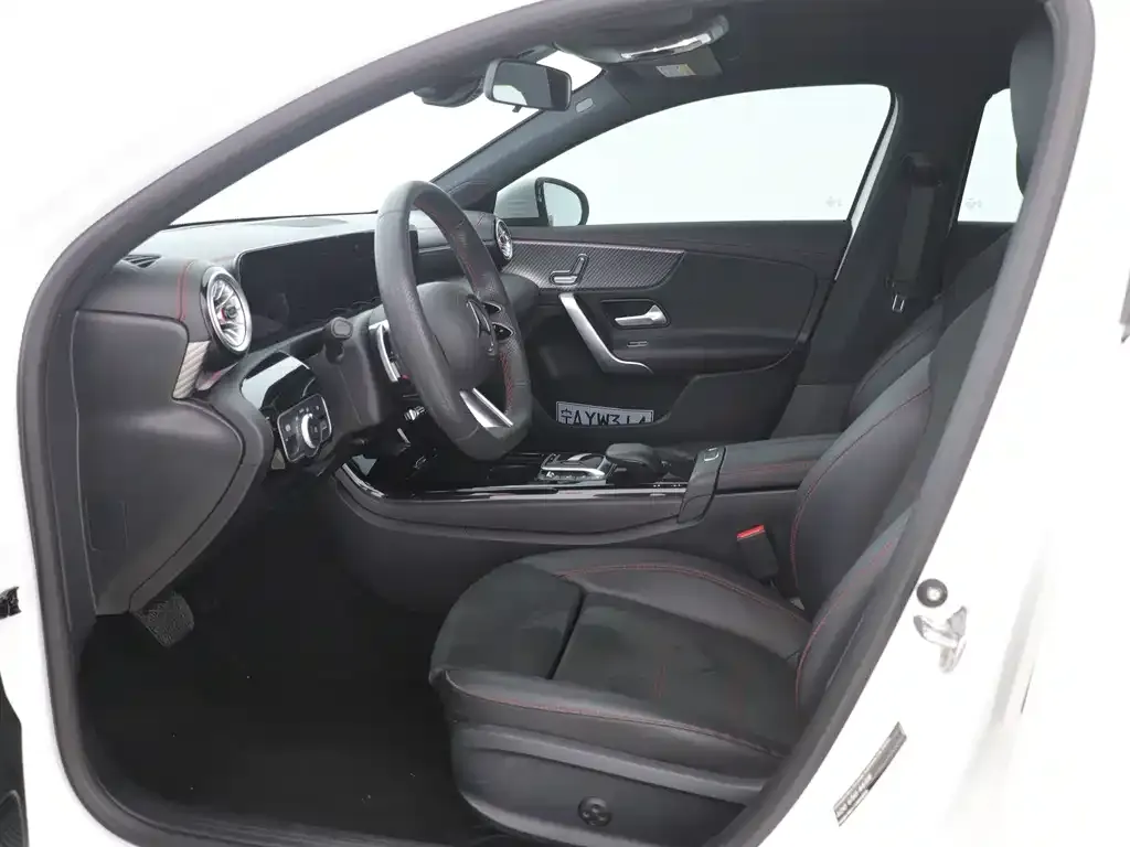 Mercedes-Benz A-Class 2024 из CN, фото 4