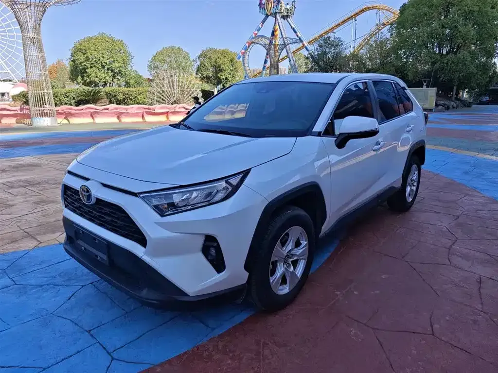 Toyota RAV4 2024 из CN, фото 1