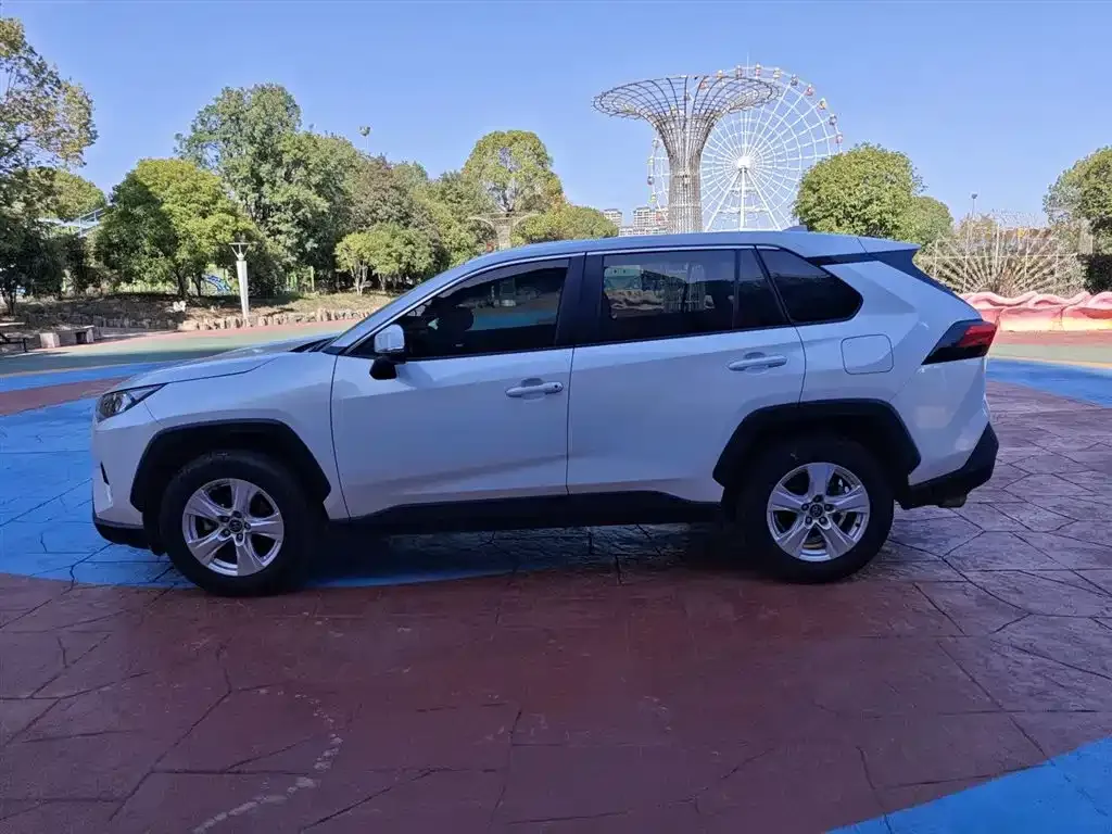 Toyota RAV4 2024 из CN, фото 5