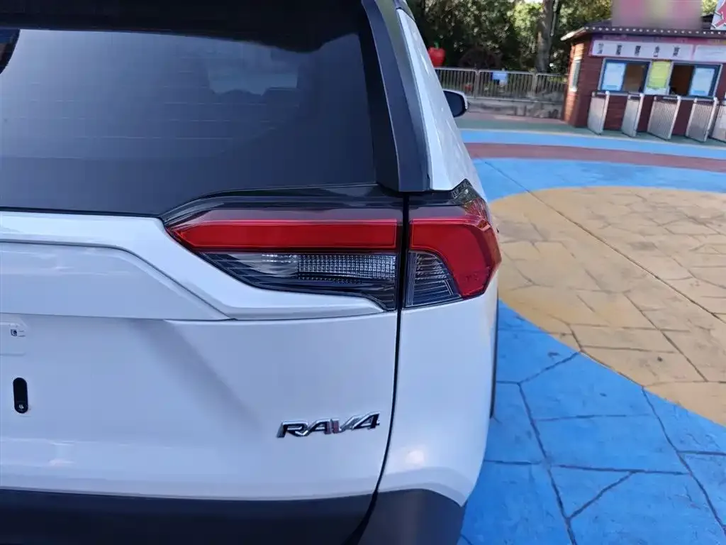 Toyota RAV4 2024 из CN, фото 8