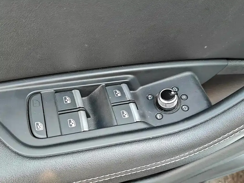 Audi A4L 2023 из CN, фото 10