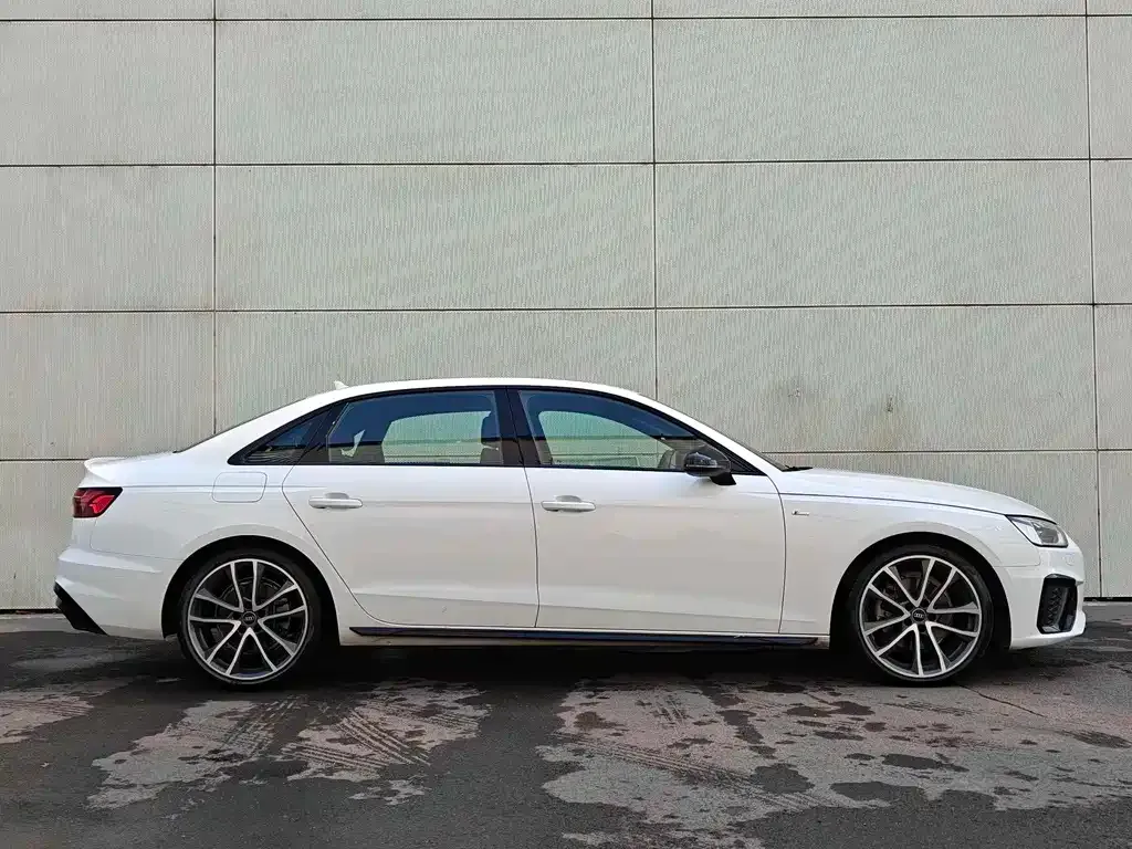 Audi A4L 2023 из CN, фото 3