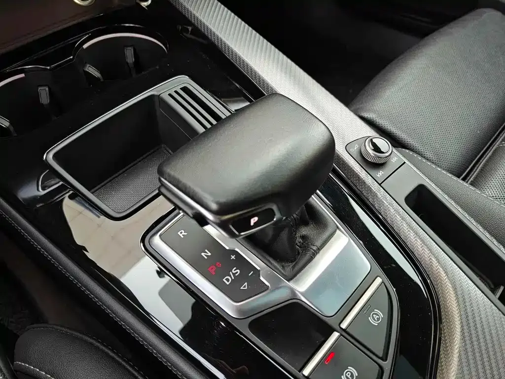 Audi A4L 2023 из CN, фото 6